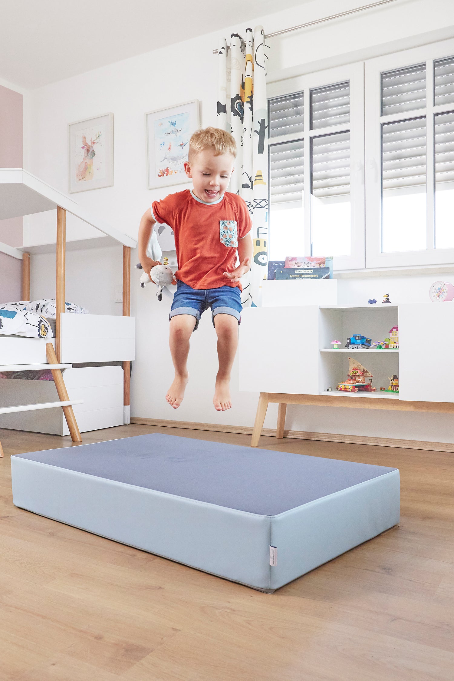 Huepfmatratze,Huepfpolster,Trampolin,Turnmatte,Gymnastikmatte,Turnen,Kinder Trampolin, Matratze,Kinderzimmer,Sportmatratze, Turnmatratze,Rückenpolster,Rückenlehne,Sitzkissen,Kinderkissen,Spielkissen,Spielsofa,